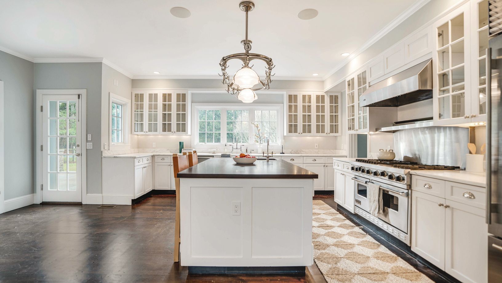  Professional kitchen