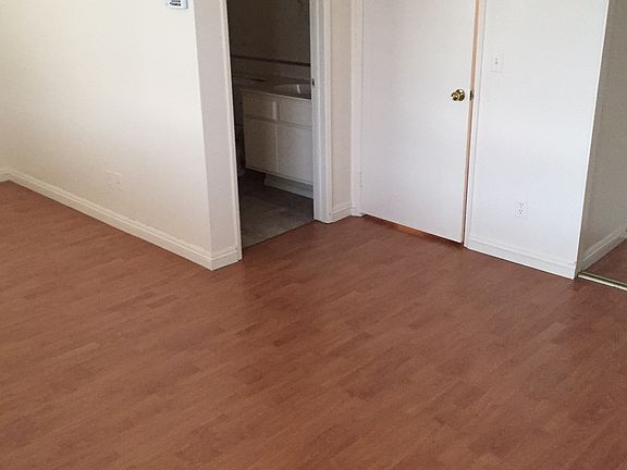 2nd image of 1034 E 6th St APT 401