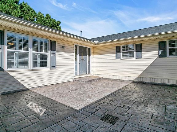 3rd image of 1 Sheridan Pl