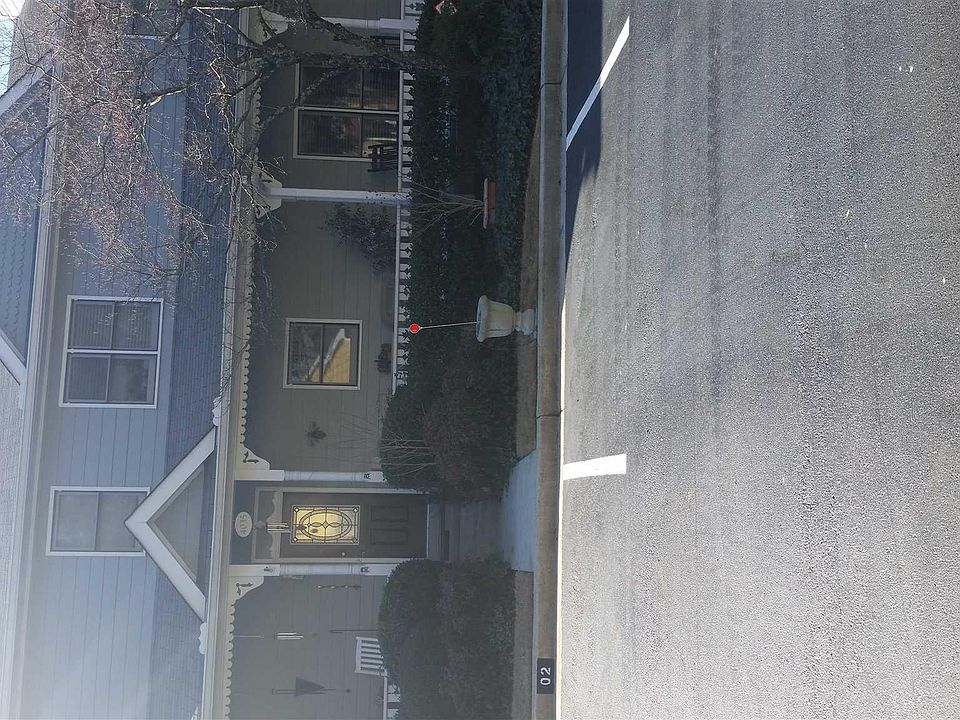 2nd image of 4037 Chelsea Cmn