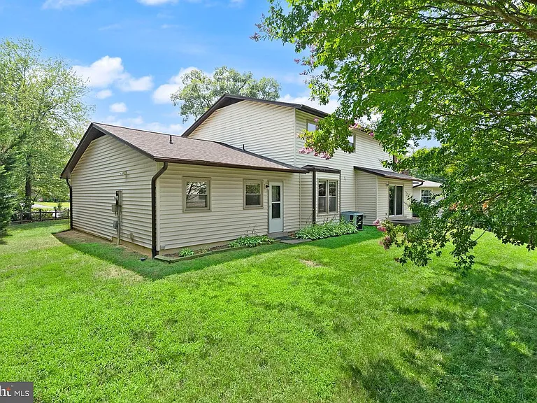 8902 Huxley Ct — Photo 75