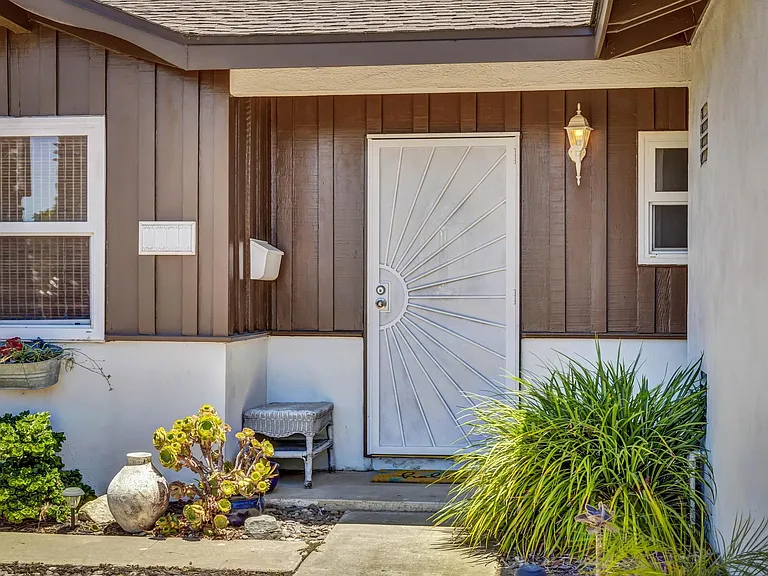4191 Mount Everest Blvd — Photo 36