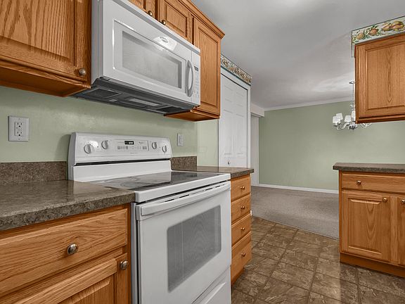 5th image of 6941 Laird Ave