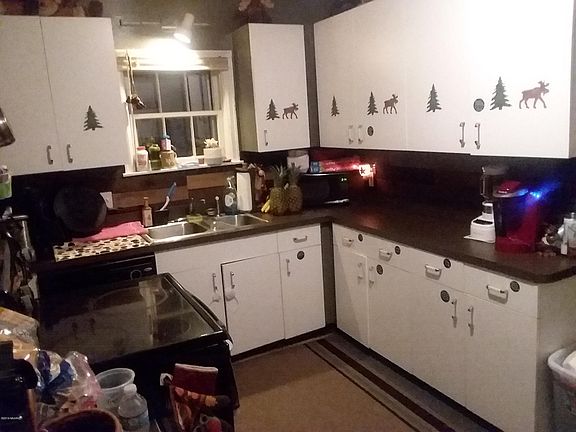 3rd image of 615 W Division St