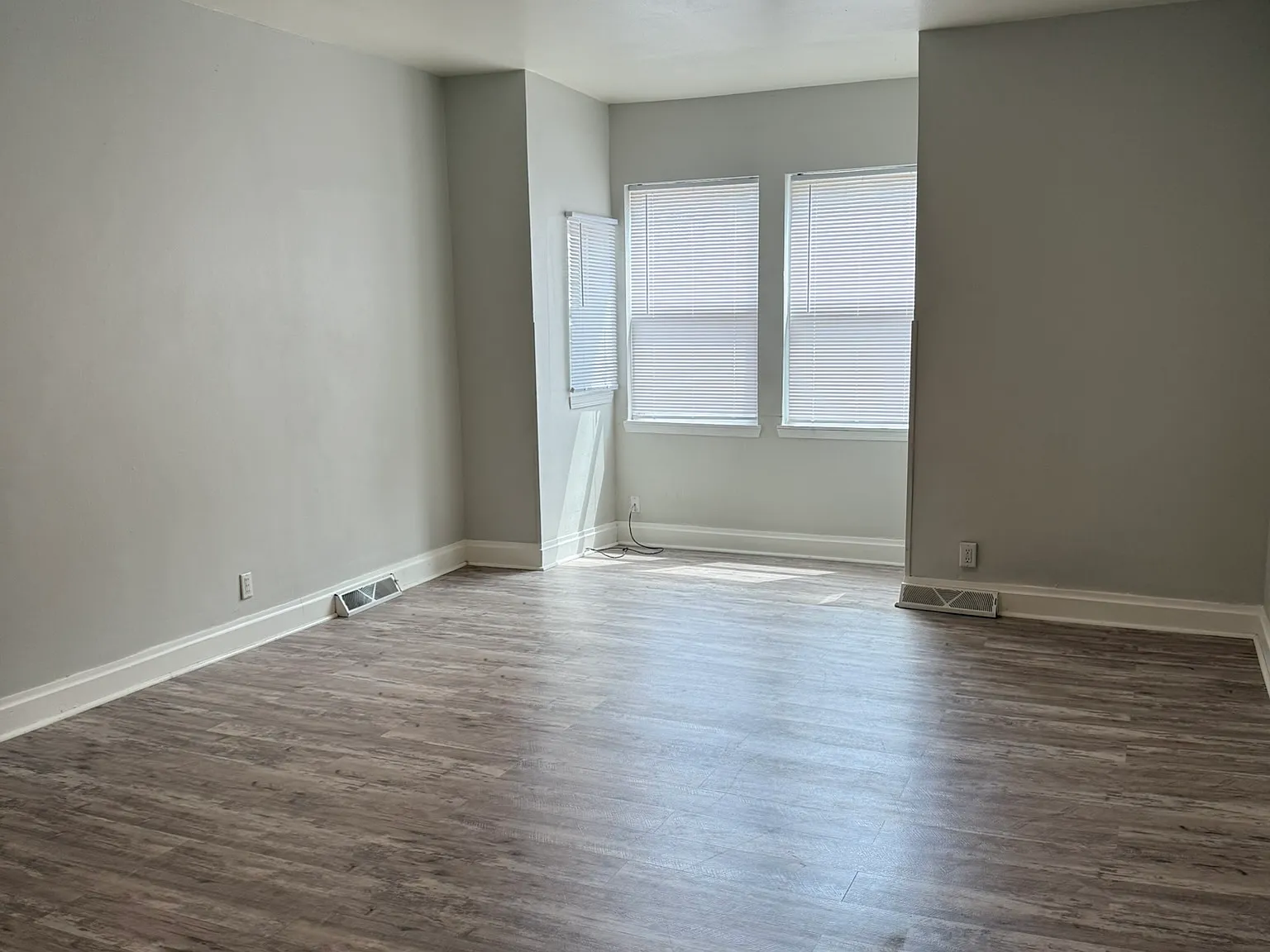 532 S Van Buren St — Photo 4