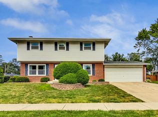 1101 N Brentwood Ln, Mount Prospect, IL