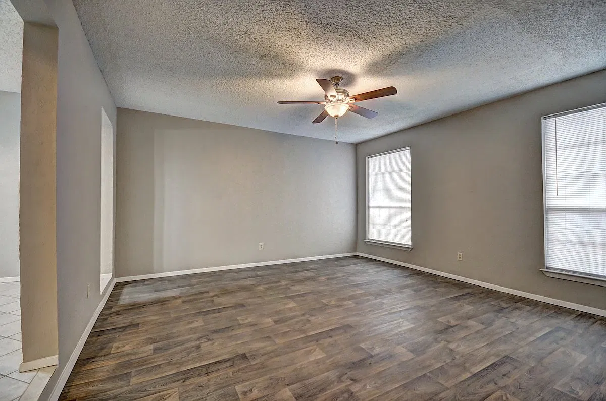 2 bed, 1.0 bath, 1550 sqft, $1,700 — Photo 3