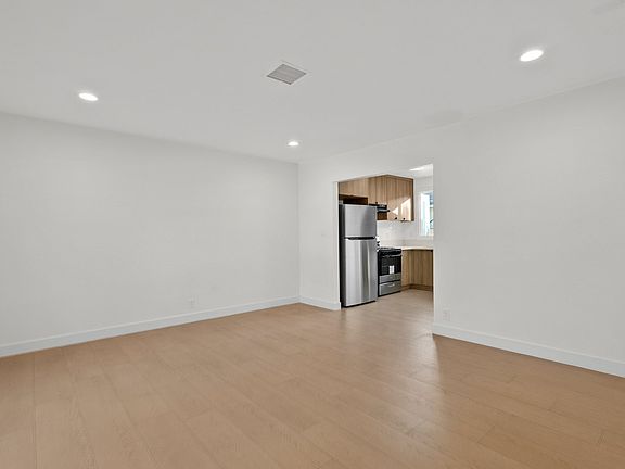 3rd image of 6661 1/2 Beck Ave