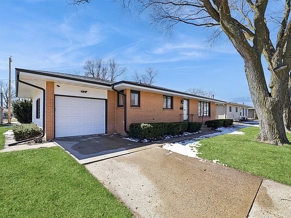 2nd image of 313 SE 9th St