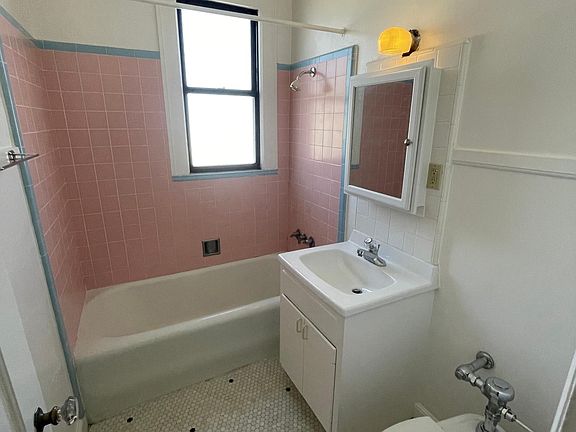 3rd image of 251 Parnassus Ave APT 21