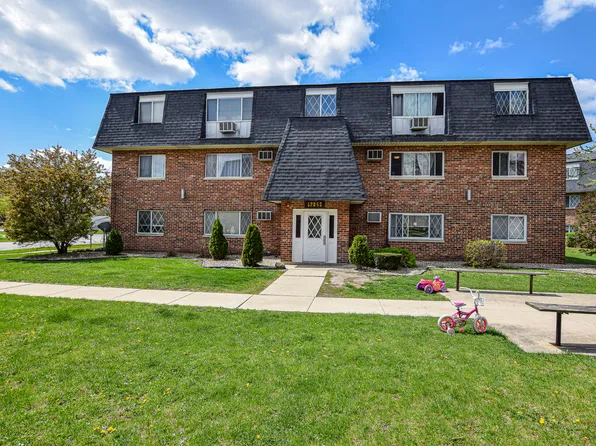 17242 71st Ct APT 10, Tinley Park, IL 60477