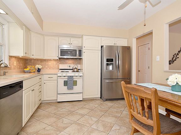 4th image of 926 Ironwood Ave