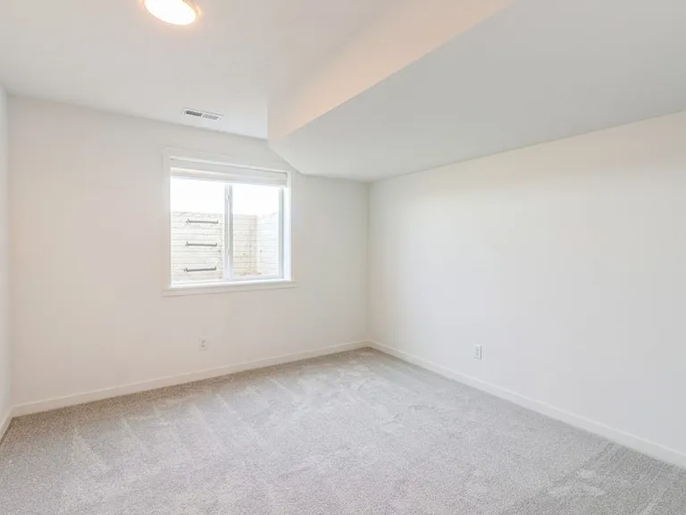 1241 NW Yorktown Dr — Photo 13