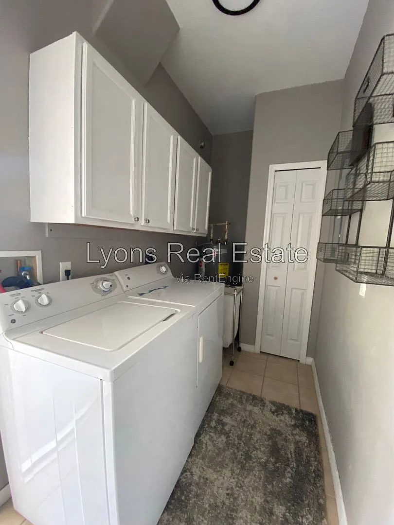 3 bed, 2.0 bath, 1400 sqft, $1,600 — Photo 4