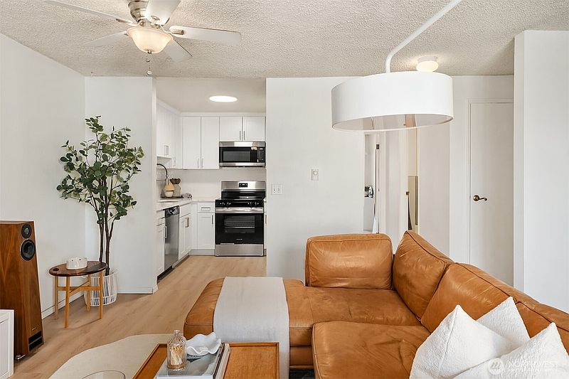 4th image of 3009 3rd Avenue W #6