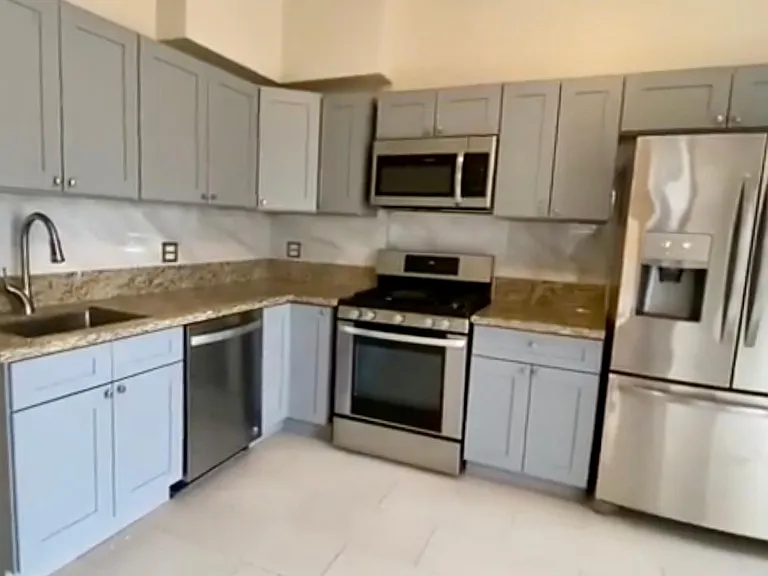 2641 W Haddon Ave #2R — Photo 5