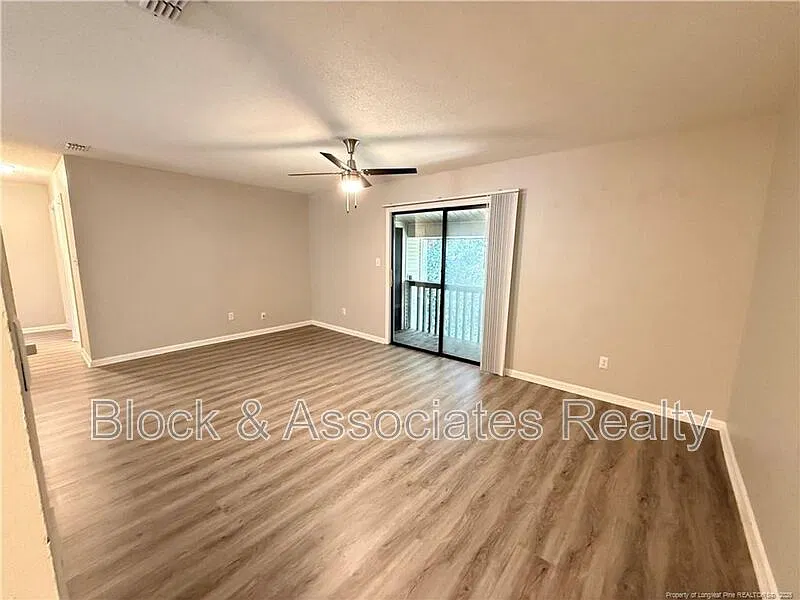 2 bed, 2.0 bath, 1050 sqft, $1,095 — Photo 2