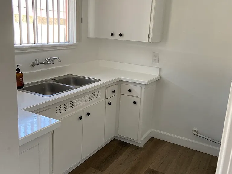 322 E Cedar Ave #A — Photo 3