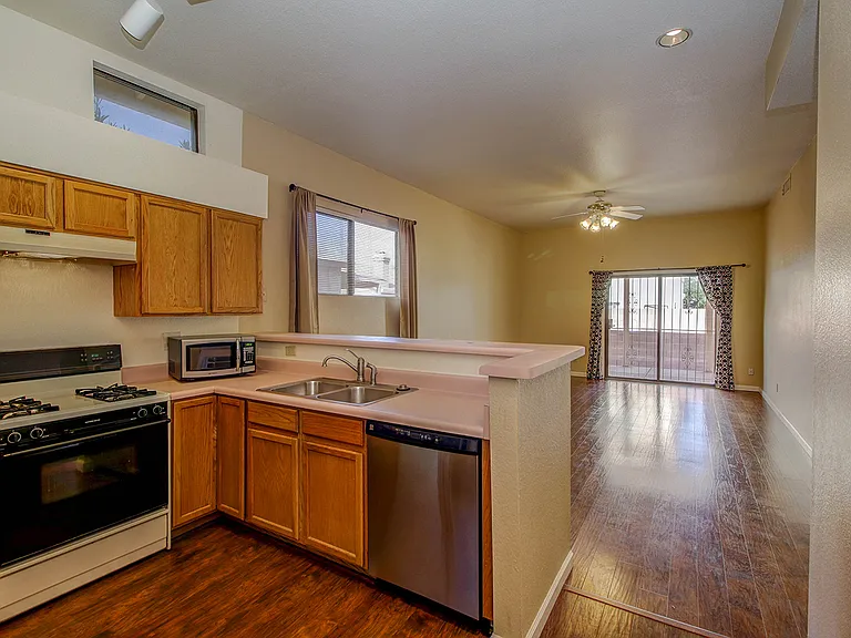 9985 E Paseo — Photo 8