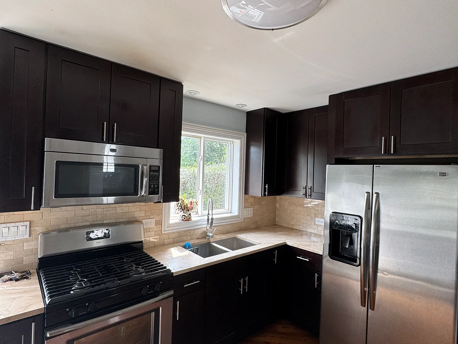 3 bed, 1275 sqft, $3,200 — Photo 2