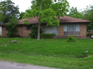 7153 Howe St, Groves, TX 77619