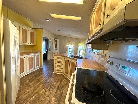4th image of 412 Village Cir SW