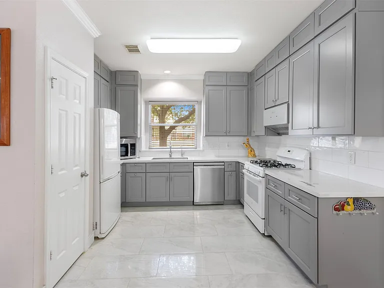 7138 Sun Village Dr — Photo 8