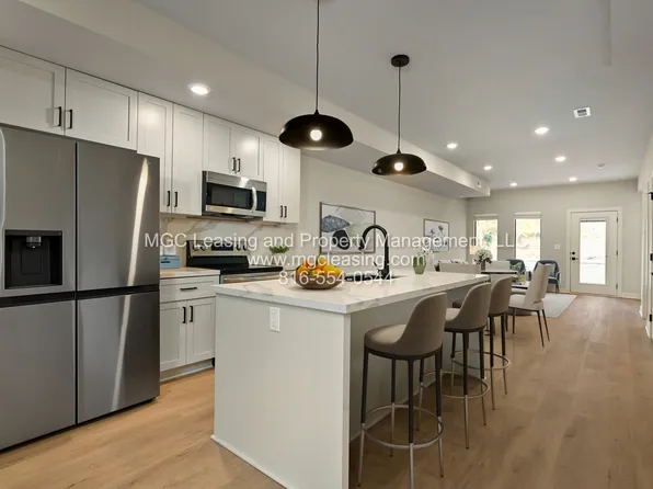 239 Pawpaw Rd, Raymore, MO