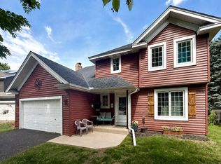 864 Winterberry Ct, Woodbury, MN 55125