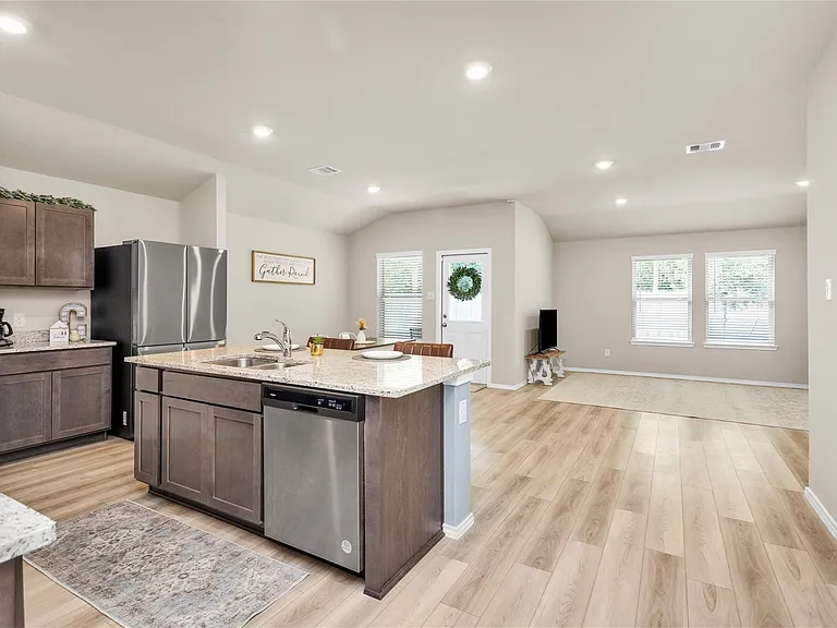 312 Pecos Dr — Photo 14