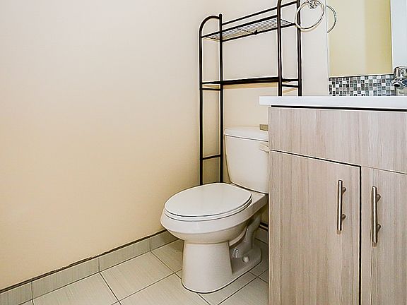 4th image of 3711 N Wilton Ave #1