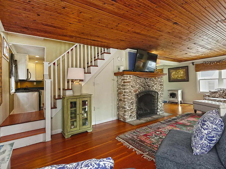 Double-sided staircase. Access to staircase from kitchen and living room.