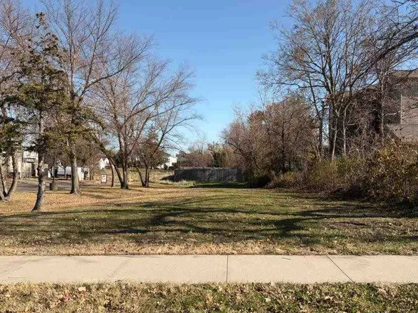 3050 NE Center Point Rd, Cedar Rapids, IA 52411