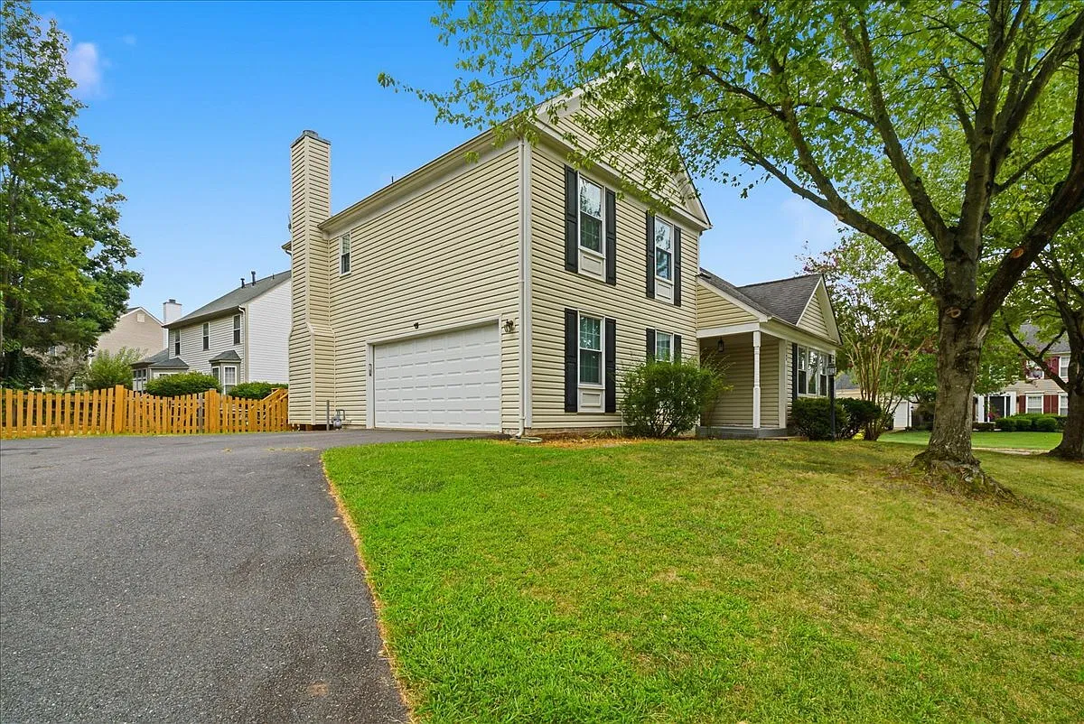 4 bed, 2.5 bath, 2143 sqft, $3,295 — Photo 3