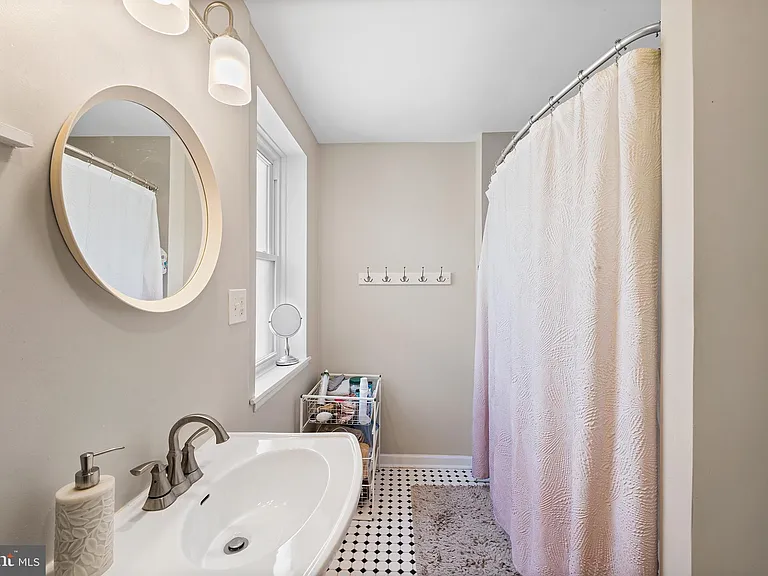 107 W Master St — Photo 18