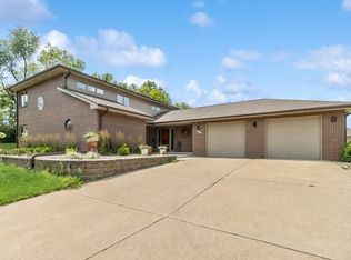 821 S 35th St, West Des Moines, IA 50265