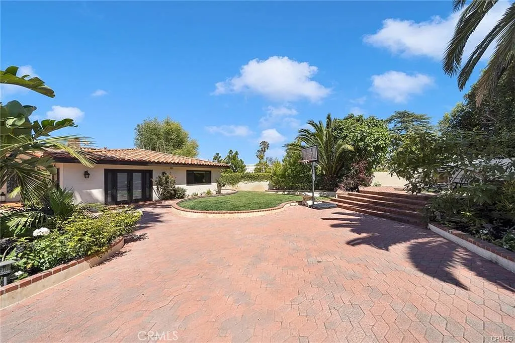 5 bed, 5064 sqft, $10,500 — Photo 4