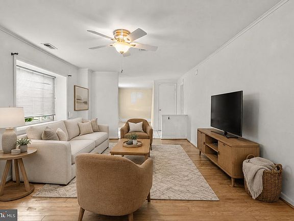 4th image of 1099 Linden Tree Dr