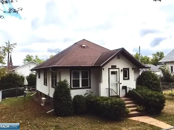 2202 3rd Ave W, Hibbing, MN 55746