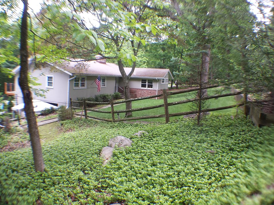 2nd image of 8 Whitman Dr