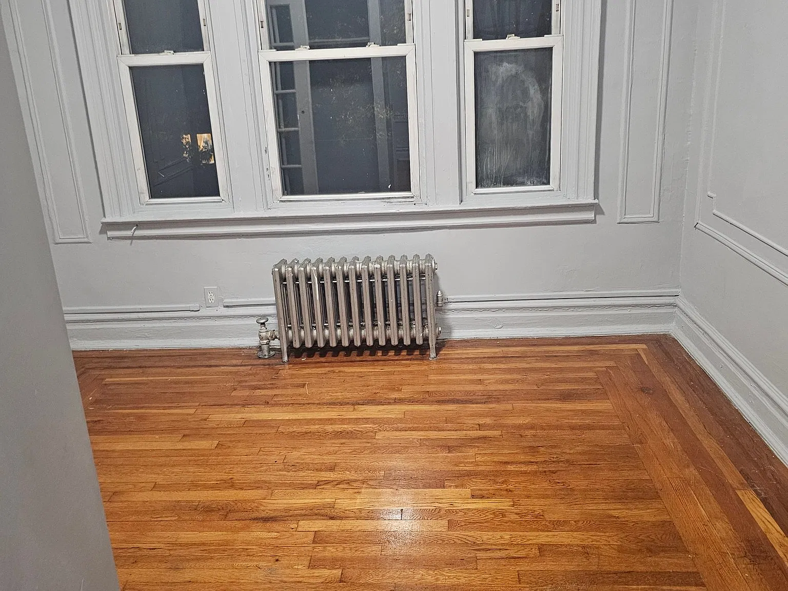 East Elmhurst Newly Renovated 1BD 1BR Near 7 Train — Photo 2