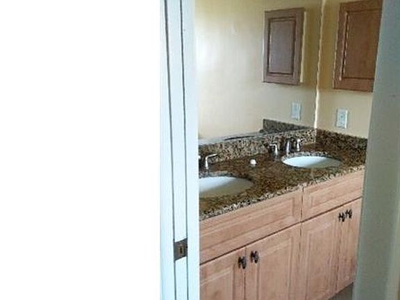 4th image of 2515 Lakeview Dr