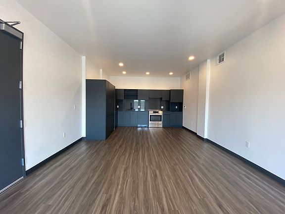 3rd image of 533 53rd St Suite 303