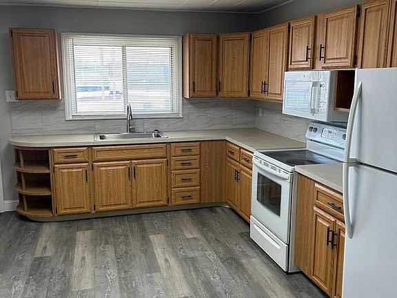 4th image of 304 N 2nd St
