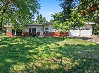 7800 W Sharpe Rd, Fowlerville, MI 48836