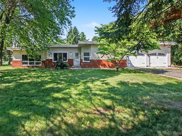 7800 W Sharpe Rd, Fowlerville, MI 48836
