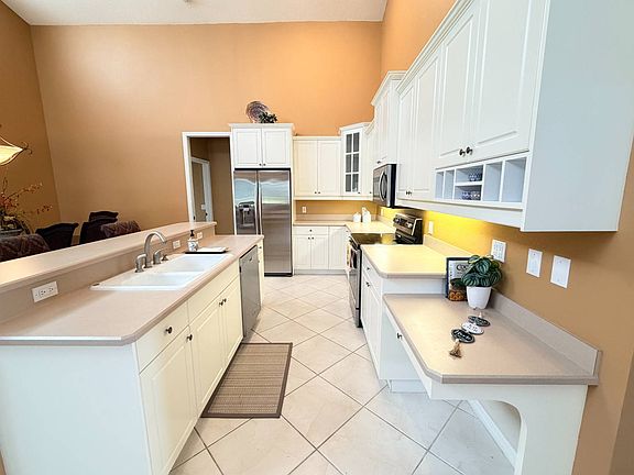 3rd image of 701 Baytree Dr