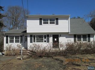 609 Goffle Hill Rd, Hawthorne, NJ 07506