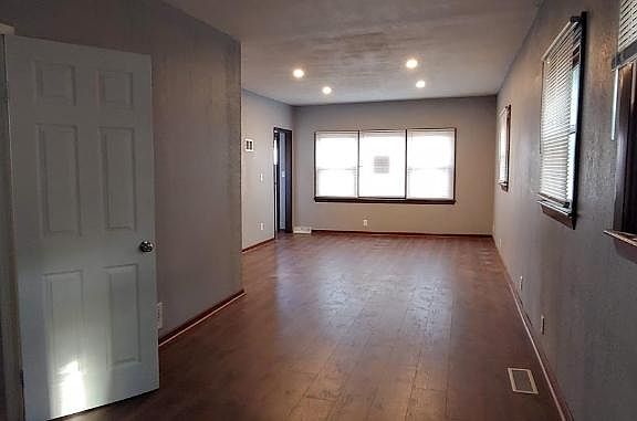 5th image of 1913 E Saint Francis Ave
