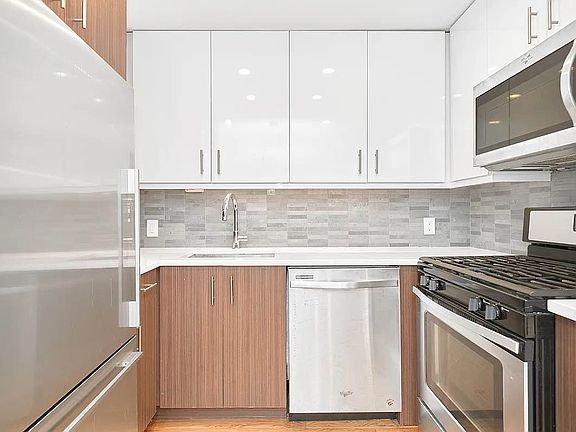 3rd image of 531 Myrtle Ave APT 5F